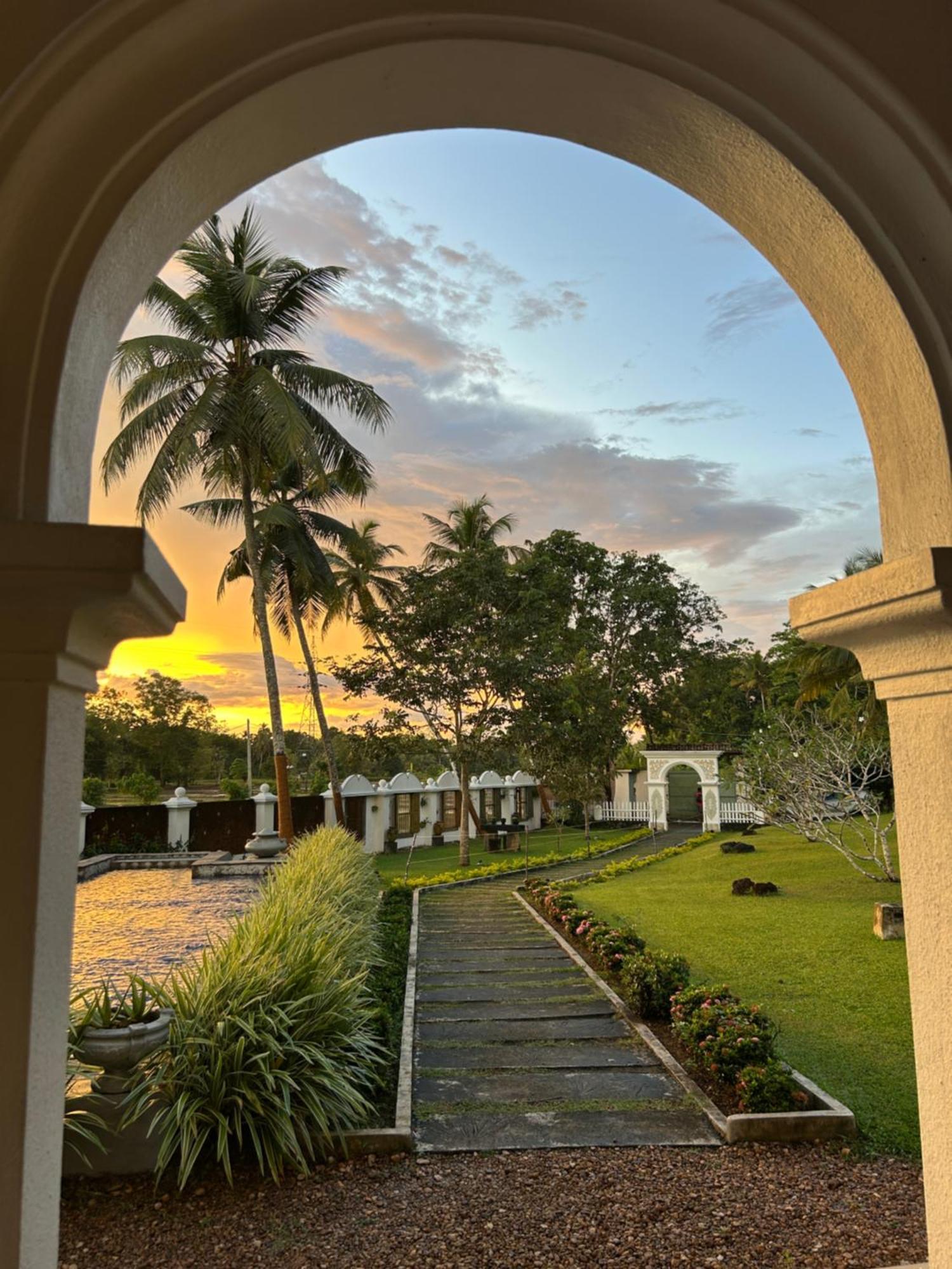 Villa Kubura Hikkaduwa Esterno foto