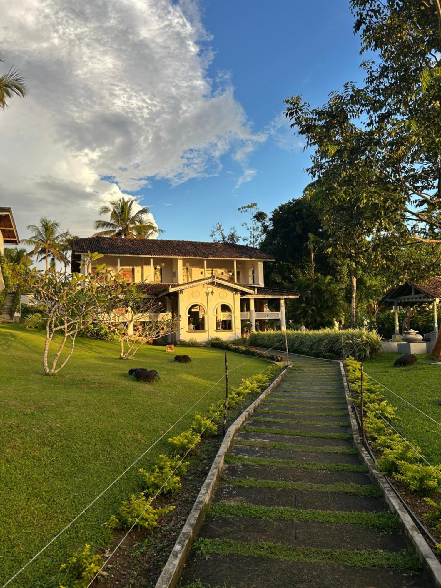 Villa Kubura Hikkaduwa Esterno foto