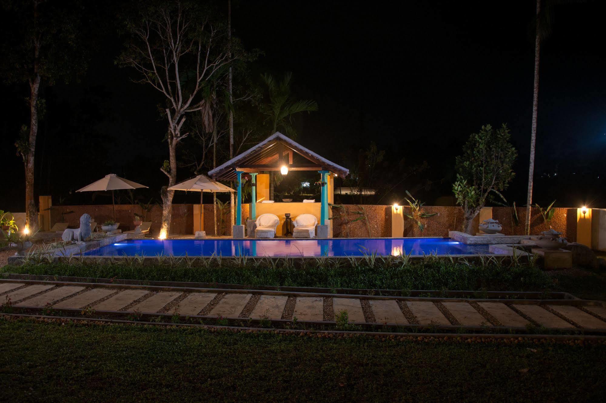 Villa Kubura Hikkaduwa Esterno foto